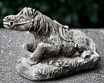 コンクリート製の馬の像 セメント製の馬の置物 石の動物の飾り 庭の馬