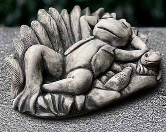 Laying frog sculpture Concrete frog statue Relaxing frog figurine Frog lover gift Handmade frog decoration Yard art Garden and home ornament