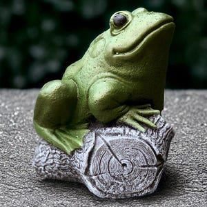 Concrete frog sculpture Outdoor water animal figurine Stone pool statue Cement frog decoration Frog lover gift Lawn ornament Garden ornament