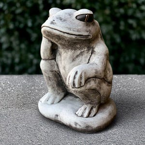 Sitting frog sculpture Outdoor frog decoration Cement animal statue Stone frog ornament Handmade frog decor Lawn figurine Lover frog art