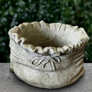 Stone flower pot statue Concrete planter sculpture Outdoor plant pot decoration Handmade planter ornament Flower pot lover gift Yard art