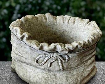 Stone flower pot statue Concrete planter sculpture Outdoor plant pot decoration Handmade planter ornament Flower pot lover gift Yard art