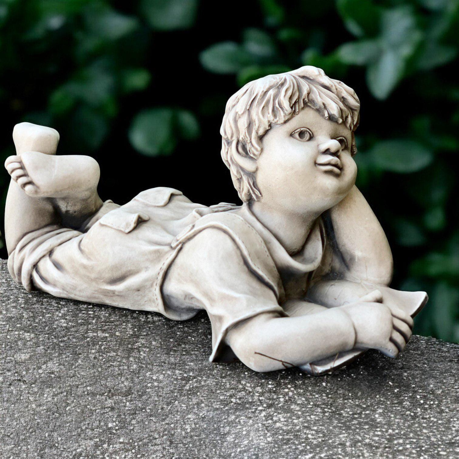 石造り読書少年の彫刻 屋外記念子供用飾り コンクリート製少年装飾