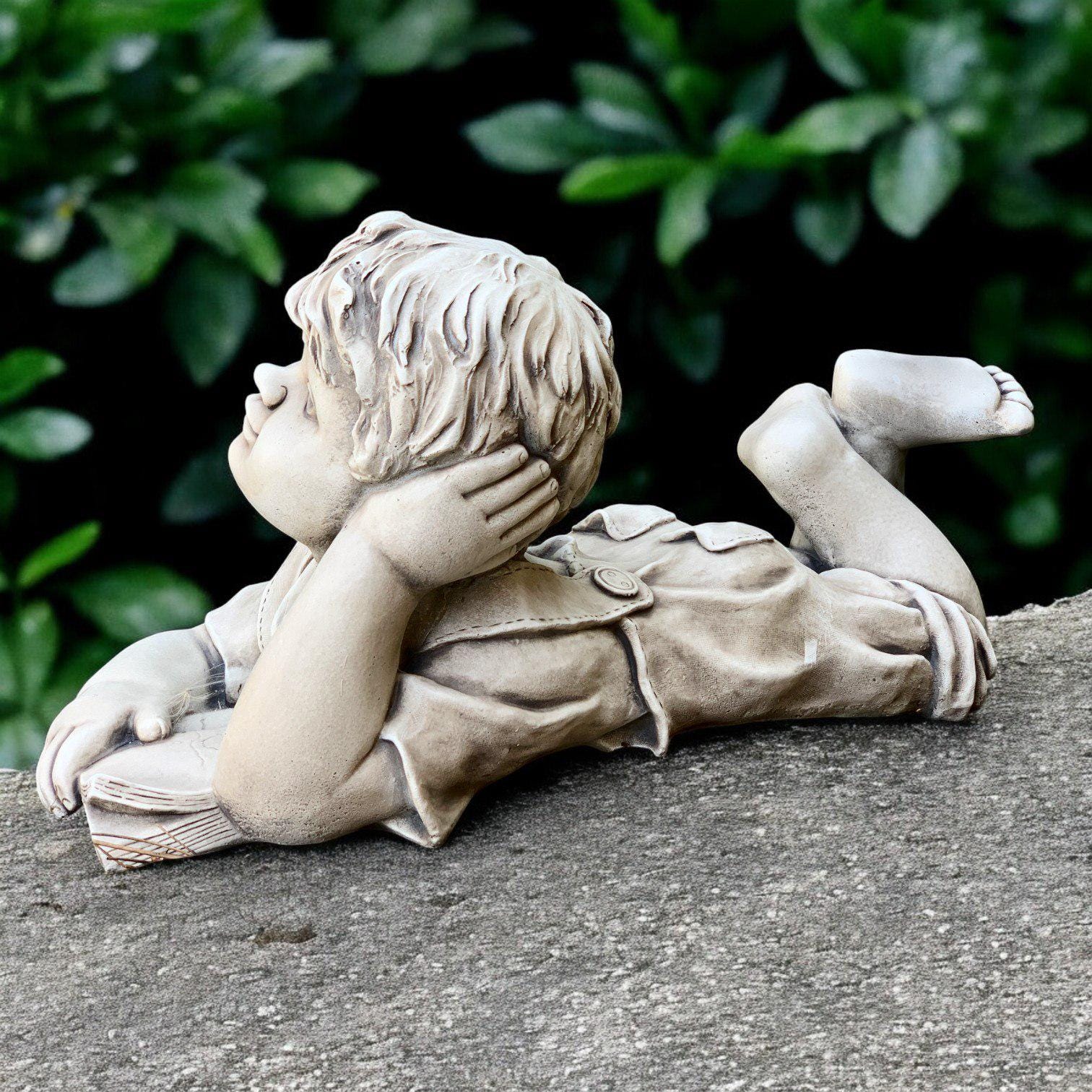 石造り読書少年の彫刻 屋外記念子供用飾り コンクリート製少年装飾