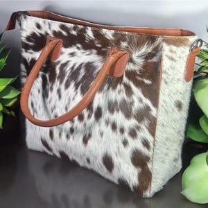 Western Style Kuh Hairon Leder Damen Einkaufstasche | Einzigartige Tan & White Einkaufstasche , Handtasche | Rustikale Ledertasche im Boho Style.