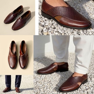 Pu&ograve; includere: Un paio di scarpe in pelle marrone scuro con una trama intrecciata sulla parte superiore, punta affusolata e un design con apertura laterale. Le scarpe presentano un tacco basso e una finitura in pelle liscia, con uno stile slip-on strutturato.