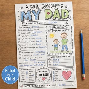 Op de afbeelding: Een Vaderdag aandenkenblad ingevuld door een kind, met de titel "Alles over mijn papa". Het blad bevat vakken voor de naam van de vader, zijn leeftijd, zijn baan, zijn favoriete dingen en een tekening van de vader en het kind.