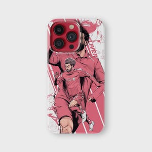 K&ouml;nnte beinhalten: Handyh&uuml;lle mit einer stilisierten Illustration eines Fu&szlig;ballspielers in roter Kleidung. Das Design zeigt eine dynamische Actionpose und einen Hintergrund mit einer &auml;hnlichen Illustration in einem helleren Rotton. Roter Kameraring.