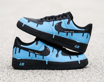 Zapatillas AF1 azules con efecto goteo pintadas a mano y personalizadas: calzado urbano a medida.