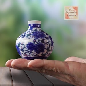 Miniature Mini Ceramic Vases – 5 Unique Styles, 1:12 Scale Dollhouse Decor