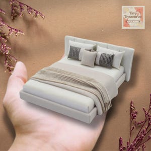 Miniature Double Bed – 1:12 Scale ABS & Fabric Handmade Dollhouse Bedroom Furniture – 3 Sizes, Random Bedding