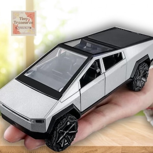 Miniature Diecast Pickup Truck Model 1 24/ 1:32 | Metal Sound Light Toy Car | Openable Doors Tailgate | Pullback Off-Road Gift