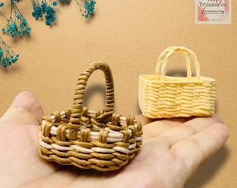 Miniature Handwoven Basket – 1:12 Scale Wicker Storage & Market Tote