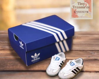 Miniatuursneakers: sportschoenen voor poppenhuis: schaal 1:12, kleine modieuze sneakers voor figuren en verzamelobjecten
