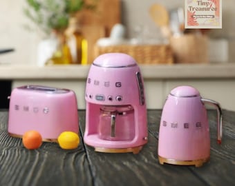 Miniature Kitchen Set – Kettle, Toaster, Coffee Maker, 6 Colors, 1:6 Scale Dollhouse
