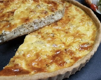 Enkelt recept på kycklingquiche till alla hjärtans dag. Tillbehör - Budgetvänlig måltid - Digitalt receptkort - Snabba familjemiddagsidéer - Örtpaj