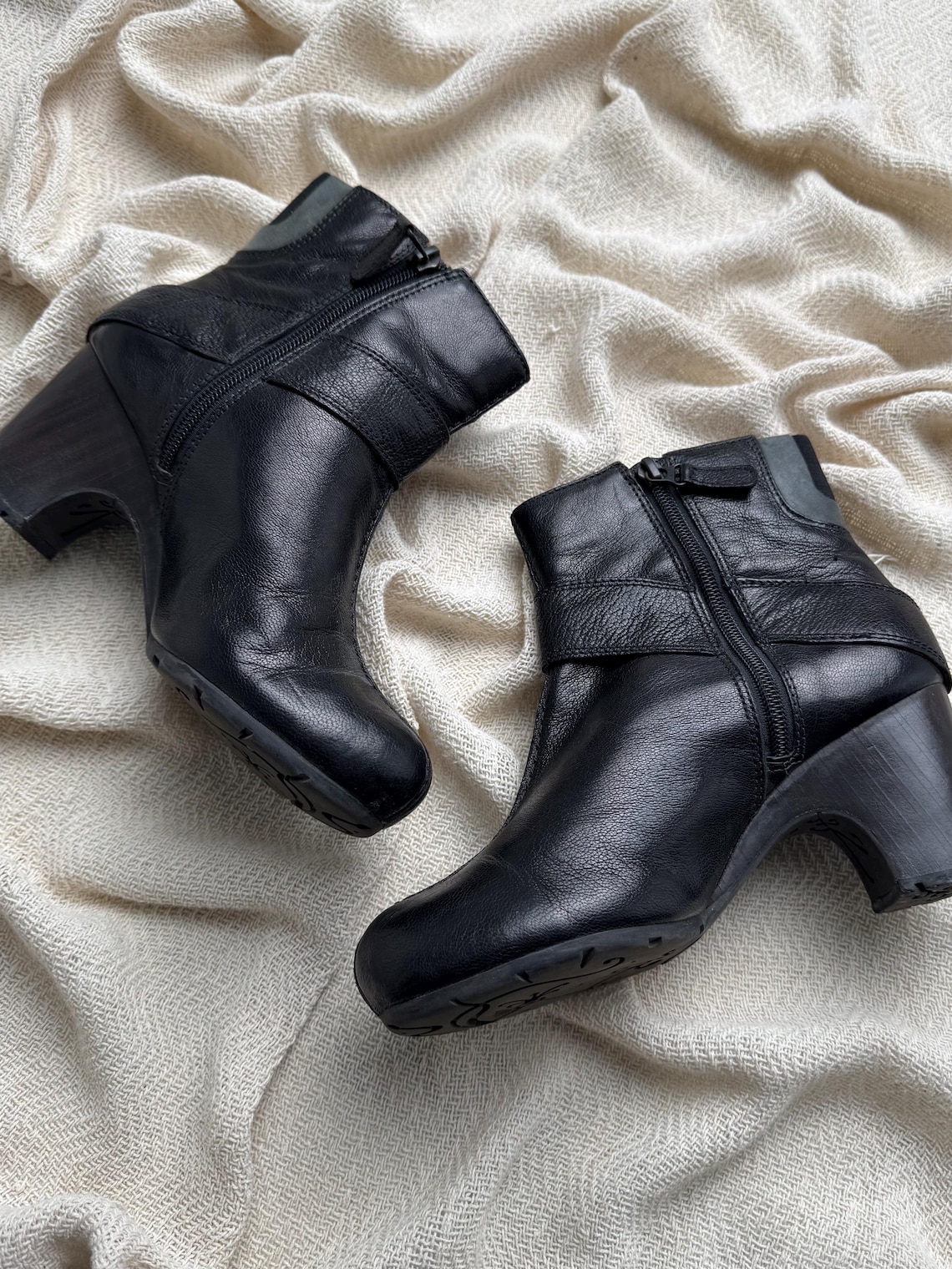 Vintage Black Leather Ankle Boots Block Heel Buckle Retro Y2K Women Shoes, foto 4 di 5