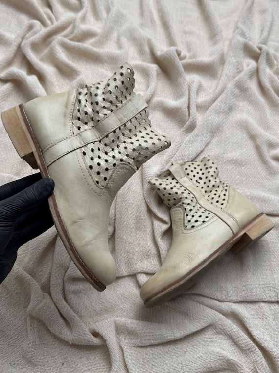 Vintage Cream Leather Ankle Boots Perforated Booties Low Heel Casual Comfort Shoes