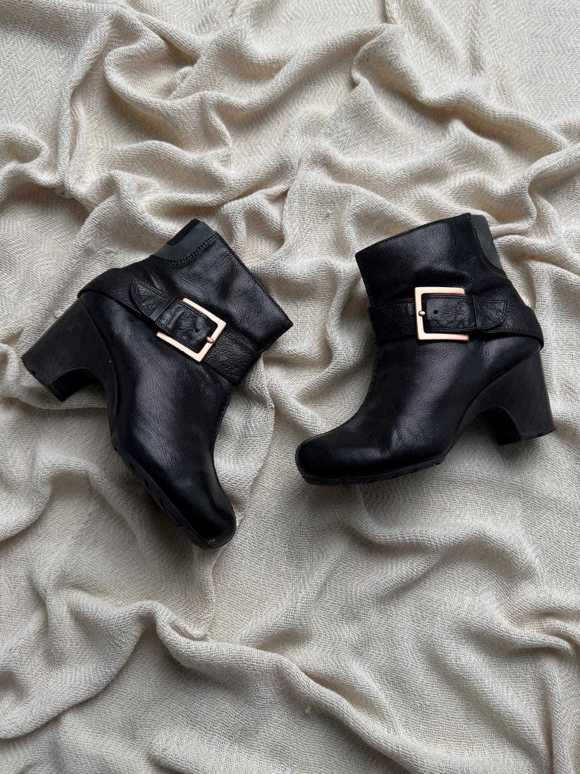 Vintage Black Leather Ankle Boots Block Heel Buckle Retro Y2K Women Shoes, foto 1 di 5
