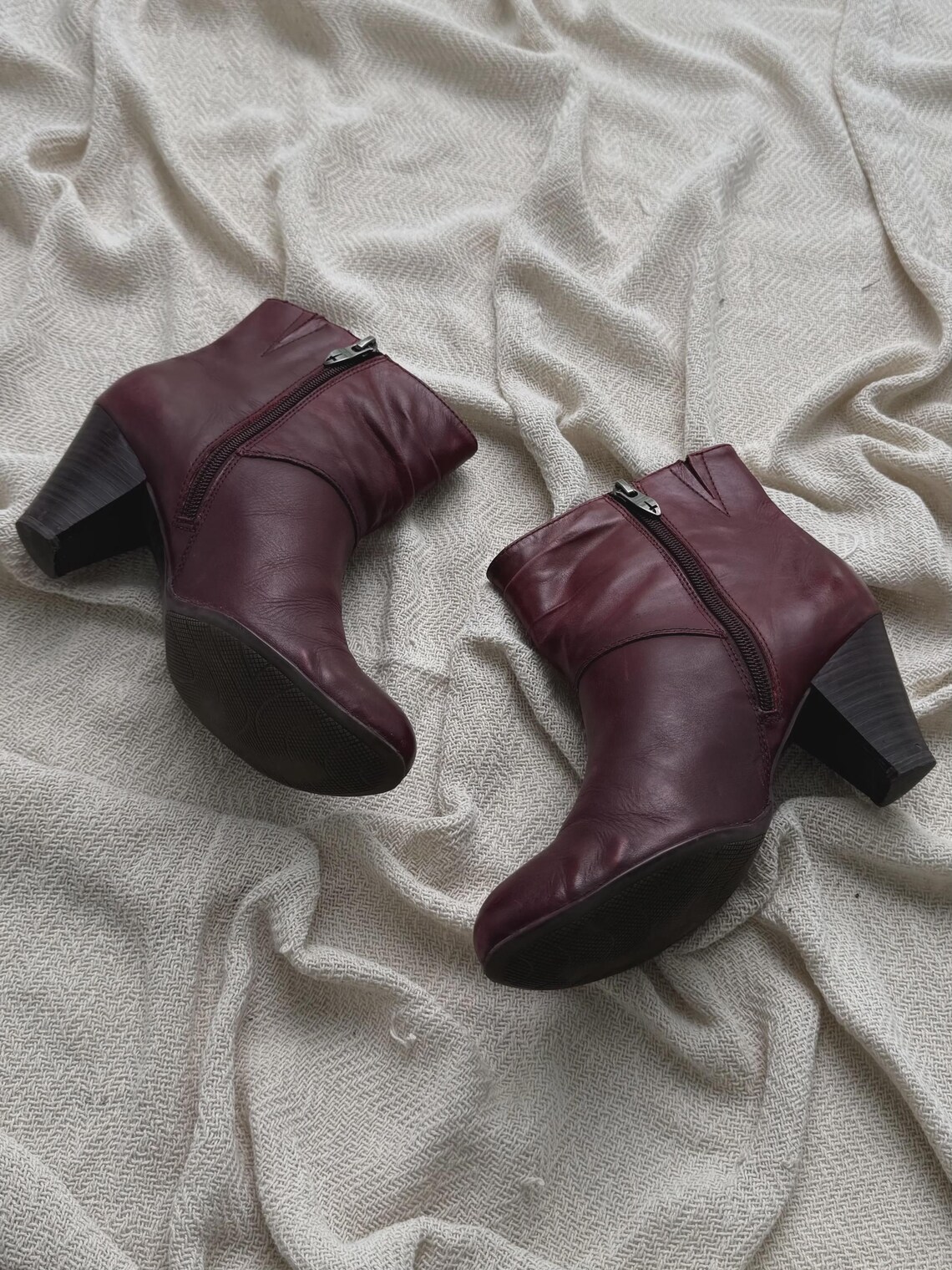 Vintage Burgundy Leather Ankle Boots Block Heel Minimalist Chelsea Y2K Booties, foto 4 di 5