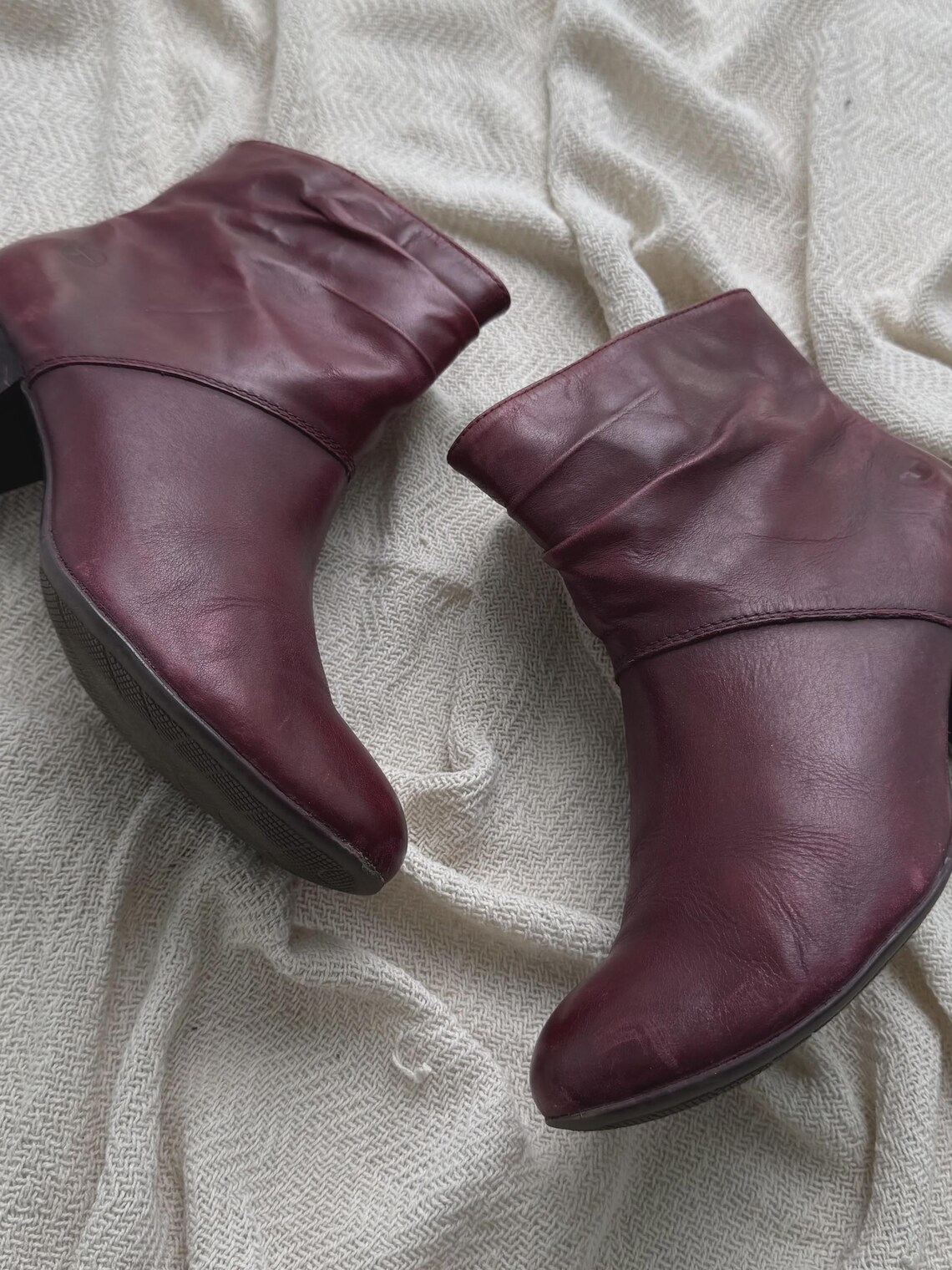 Vintage Burgundy Leather Ankle Boots Block Heel Minimalist Chelsea Y2K Booties, foto 3 di 5