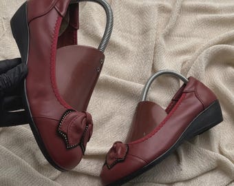 Bailarinas vintage de cuero rojo con detalle de lazo, zapatos cómodos, estilo cottagecore de los 90.