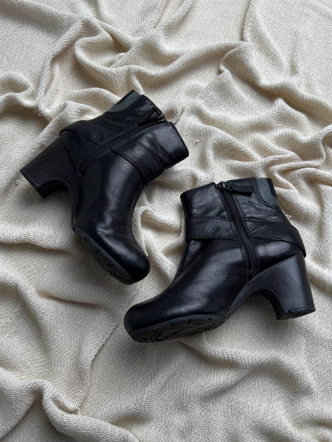 Vintage Black Leather Ankle Boots Block Heel Buckle Retro Y2K Women Shoes, foto 3 di 5