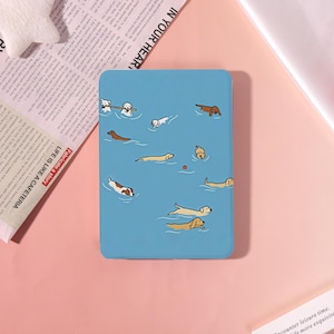 Swim Dog Blått Shell Kindle/Kobo-skal med handrem, passar Kindle 10/11/12, Colorsoft, Paperwhite 11/12, Kobo ClaraColor/LibraColor, anpassat fodral