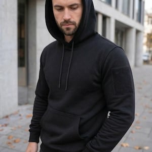 Felpa tattica nera: felpa in pile oversize con pannello patch personalizzato