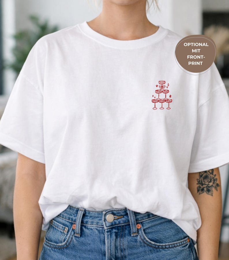 May include: White t-shirt featuring a red illustration of champagne glasses arranged in a pyramid. The shirt also has the text "OPTIONAL MIT FRONT-PRINT" in a brown circle.