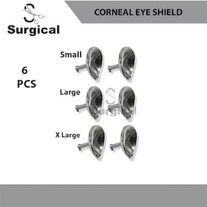 Op de afbeelding: Een set van zes cornea oogschilden in de maten small, large en X-large. De medische instrumenten zijn gemaakt van glanzend, zilverkleurig metaal. De tekst "Corneal Eye Shield" en "Surgical" zijn zichtbaar.