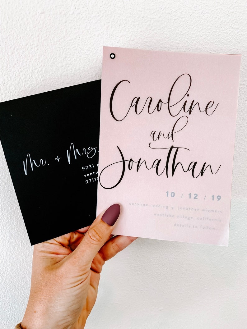 Caroline Save the Date with Translucent Vellum Card with Cardstock Backer and Eyelet // Illustré en noir Mauve image 3