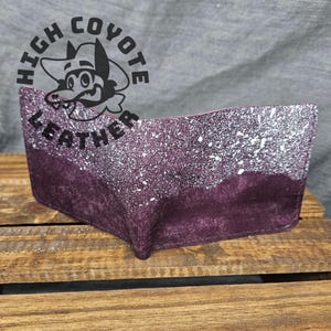 Cartera plegable de lujo de cuero cosida a mano "Estrellas sobre las Montañas Rocosas" de Pueblo