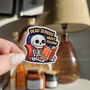 Halloween kindle Sticker | Dead Serious Accessoires Paperout - gruseliger Halloween Aufkleber für Kindle, Laptop, Journal