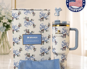 Stanley x LoveShackFancy 40oz Tumbler Rosa Beaux Blue Holiday Gift-Box