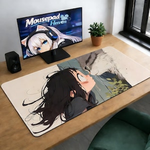 以下が含まれることがあります： 女の子と猫のアニメスタイルのイラストが描かれた長方形のマウスパッド。マウスパッドは薄いベージュ色の背景です。コンピューターモニターには「Mousepad Haven」の文字と猫耳のキャラクターが表示されています。
