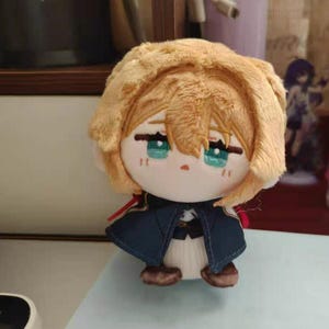 Violet Evergarden Plush Keychain – Adorable Anime Character Bag Charms, Cute Gift for Fans of Violet Evergarden