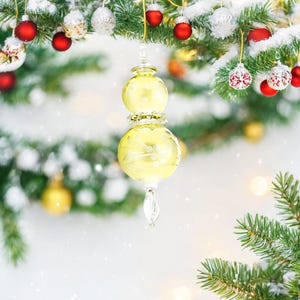 Decorazioni natalizie in vetro soffiato egiziano giallo fatto a mano / Palline natalizie incise / Decorazioni uniche per l&#39;albero / Decorazioni stagionali soffiate a mano