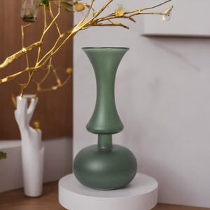 Blown Glass Green Centerpiece Vase – Modern Decorative Vase, Perfect for Flowers, Living Rooms & Special Events – Unique Table Décor