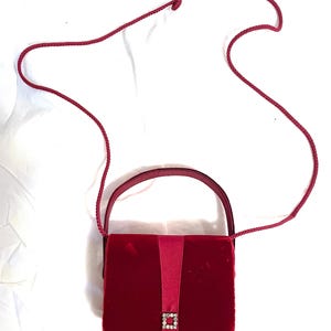 Bolso de mano mini de noche de terciopelo vintage de los años 90/2000 en color burdeos, accesorios retro