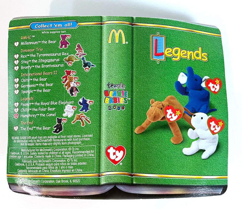 Pu&ograve; includere: Un libretto verde con un elenco di Teenie Beanie Babies di McDonald's, tra cui un orso, un dinosauro e un elefante. Il libretto ha il logo McDonald's e il logo a cuore Ty. La copertina recita "Legends" e "Collect 'em all!"