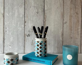 Hornsea/Magpie very rare two piece pen pot and accessories set