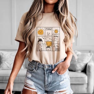 Heute ist Freitag - Niedliches Minimalistisches Sun Doodle T-Shirt - Fröhliches Cartoon Sun T-Shirt, Positive Energie Shirt