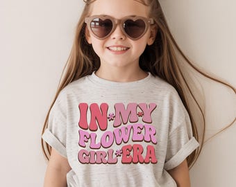 Nella mia era da damigella d'onore, camicie floreali e retrò in stile groovy.
