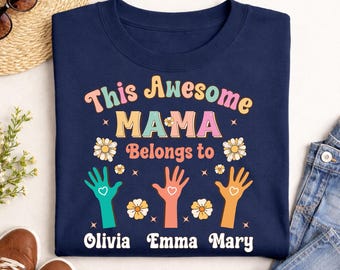 Esta increíble mamá pertenece a la camiseta personalizada con nombres de niños, camiseta personalizada para el Día de la Madre