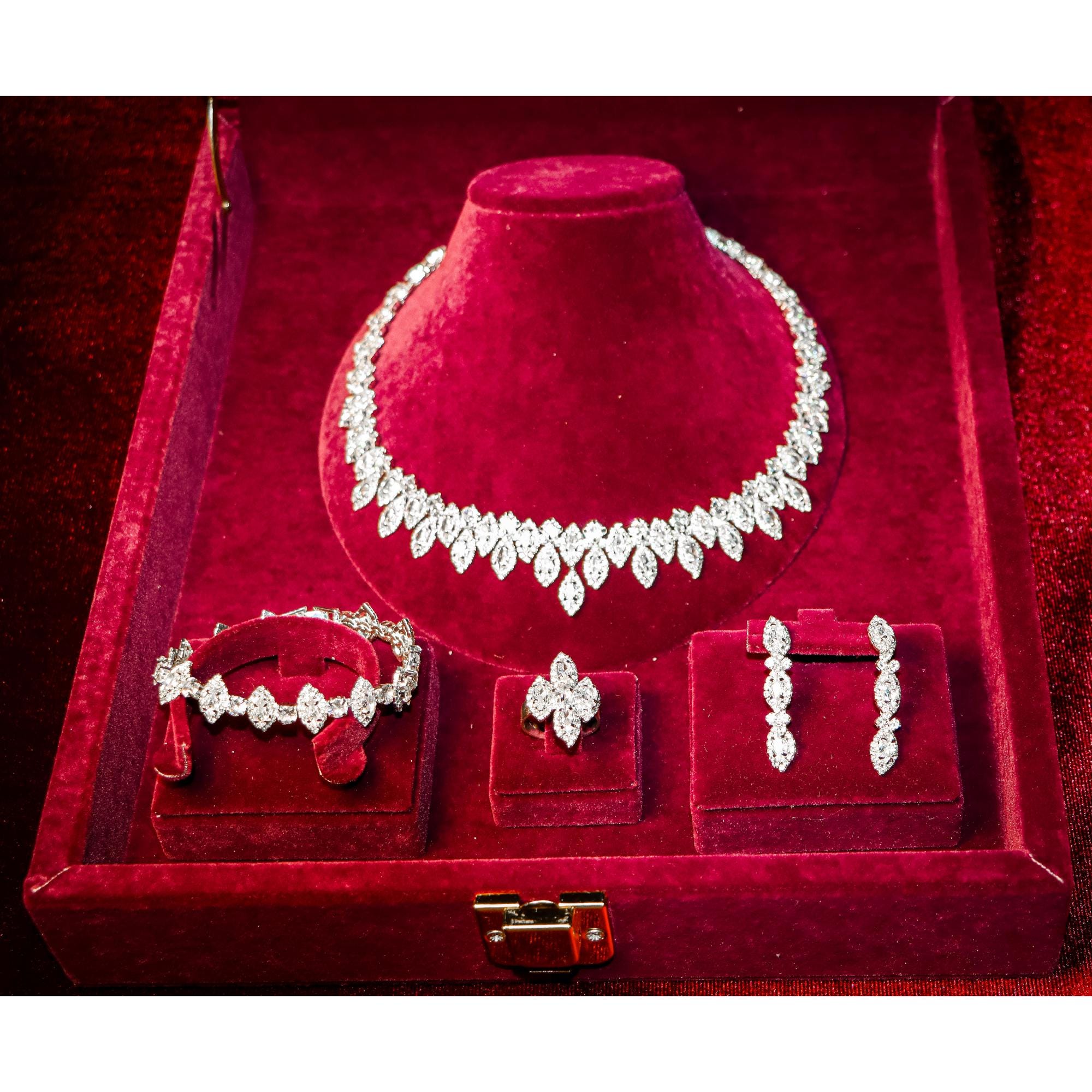 Conjunto de joyería nupcial de lujo con cristales Swarovski: collar y pendientes de boda llamativos, elegantes accesorios de cristal para novia, joyería de noche en plata.