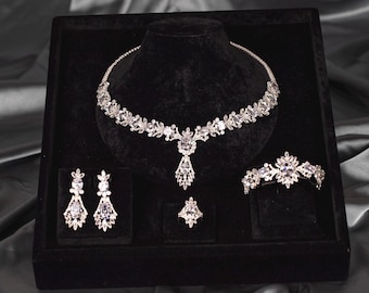 Conjunto de collar y pendientes de boda / Conjunto de joyería nupcial de lujo con cristales Swarovski / Joyería elegante y con estilo para eventos especiales / Conjunto de boda