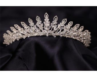 Silver Crystal Bridal Tiara | Elegance Wedding Crown | Handmade Sparkling Wedding Headpiece | Brides Gift | Luxury Wedding Hair Accessories