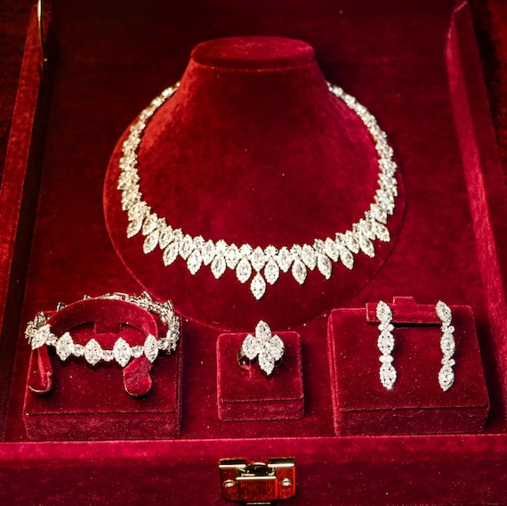 Set di gioielli da sposa in argento fatti a mano con zirconi cubici: tiara, fascia per capelli, collana, orecchini e bracciale - Italia