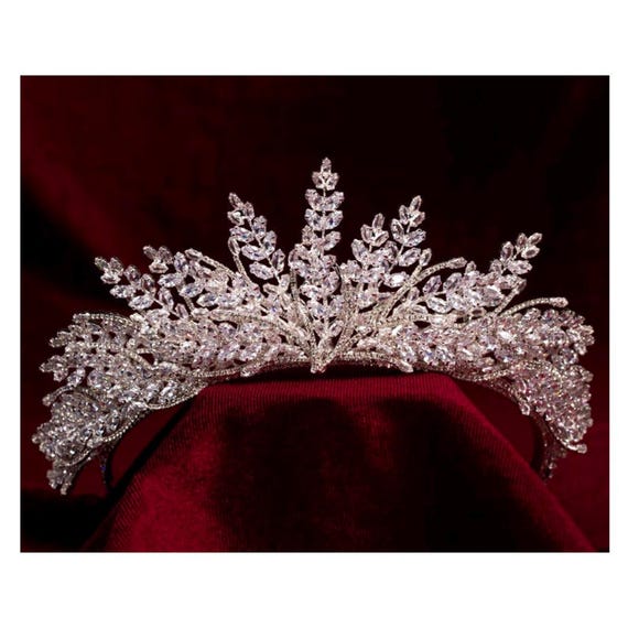 Crystal Leaf Wedding Tiara: Handmade Silver Bridal Headpiece  display picture 2